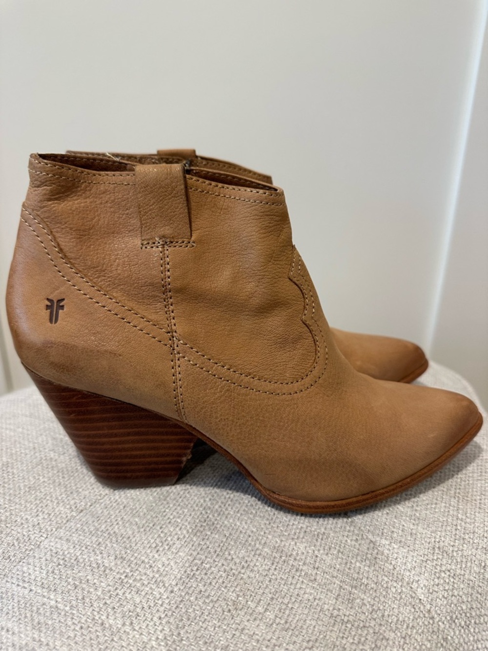 Frye size 8.5 Reina light brown leather ankle booties with wooden stack heel